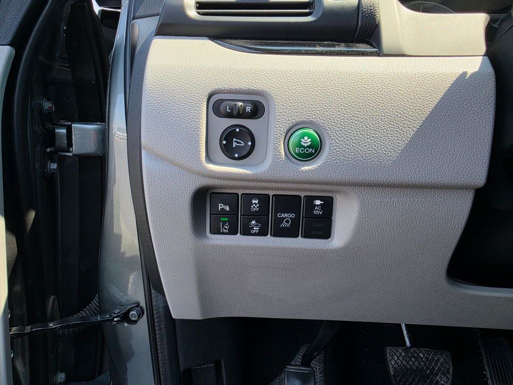 2017 Honda Ridgeline RTL-E w/ Nav & Moonroof