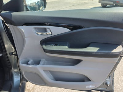 2017 Honda Ridgeline RTL-E w/ Nav & Moonroof