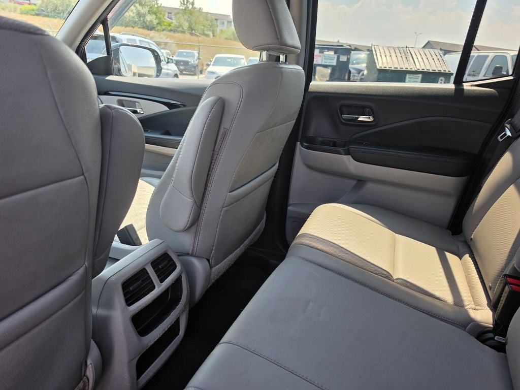 2017 Honda Ridgeline RTL-E w/ Nav & Moonroof