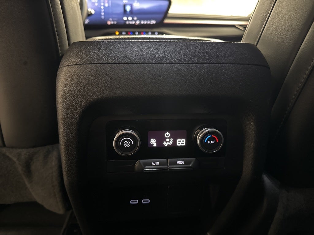 2025 Buick Enclave Preferred w/ Technology Pkg