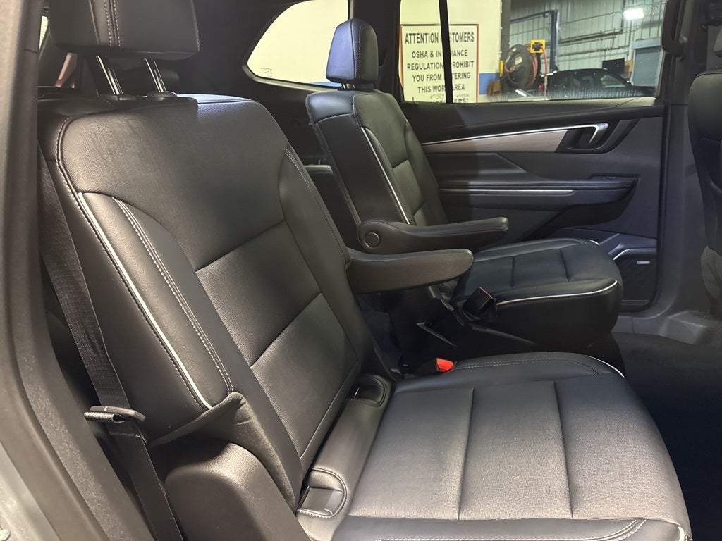 2025 Buick Enclave Preferred w/ Technology Pkg