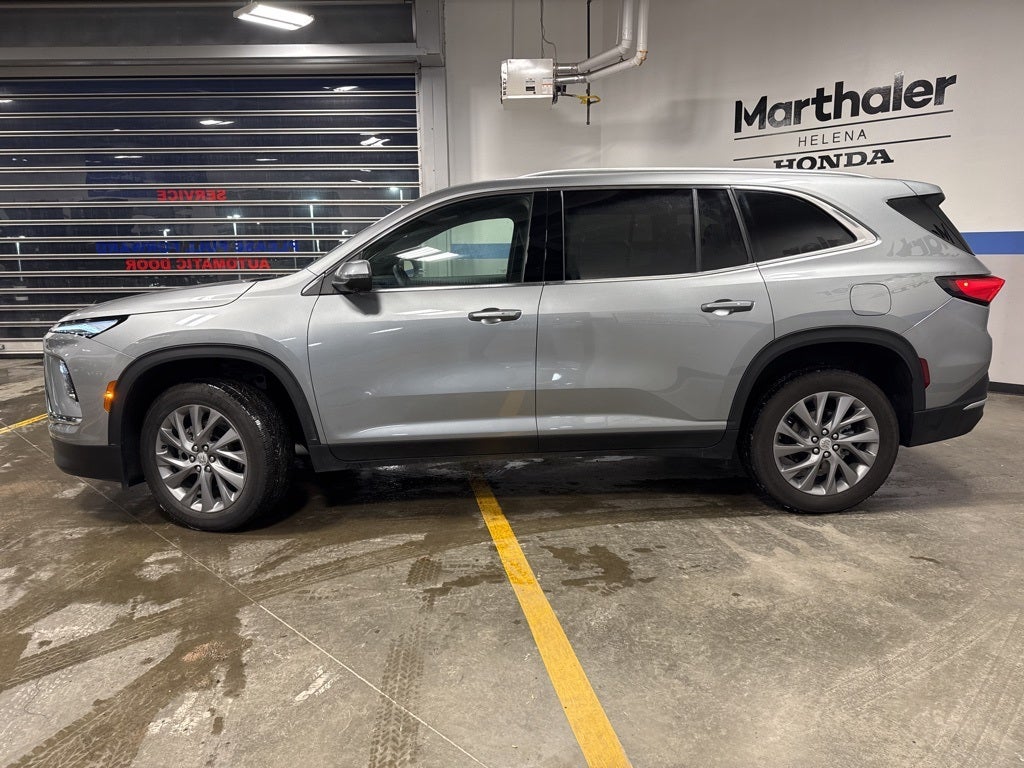 2025 Buick Enclave Preferred w/ Technology Pkg