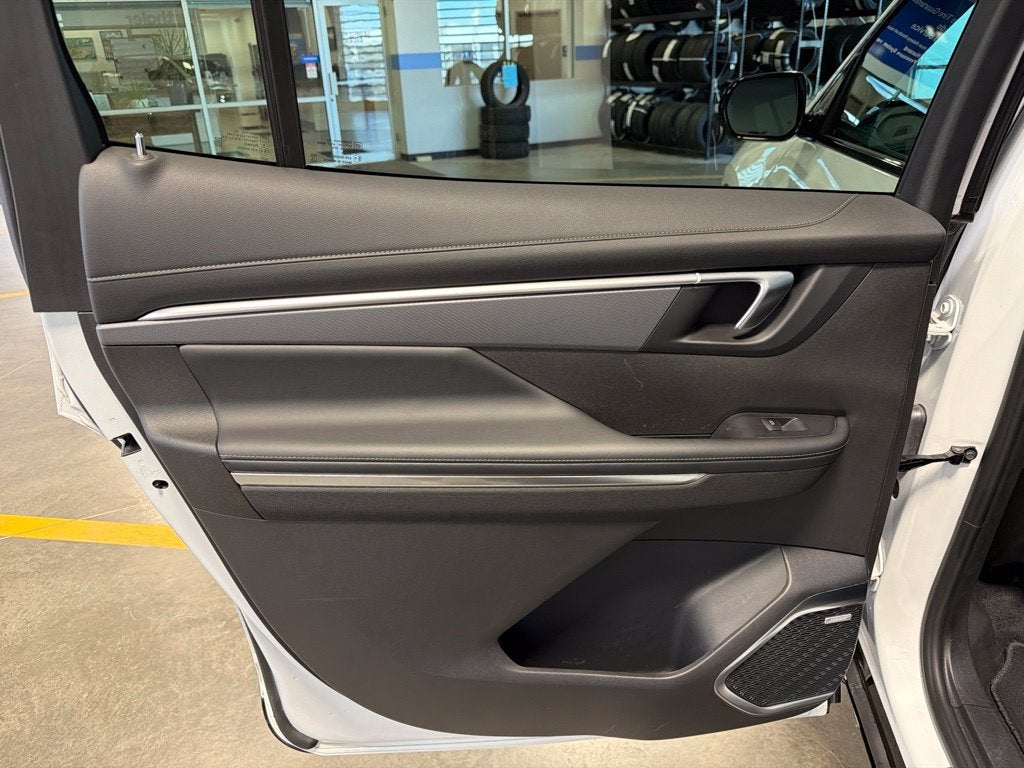 2026 Buick Enclave Sport Touring 1SM w/ Technology & Trailering Pkg