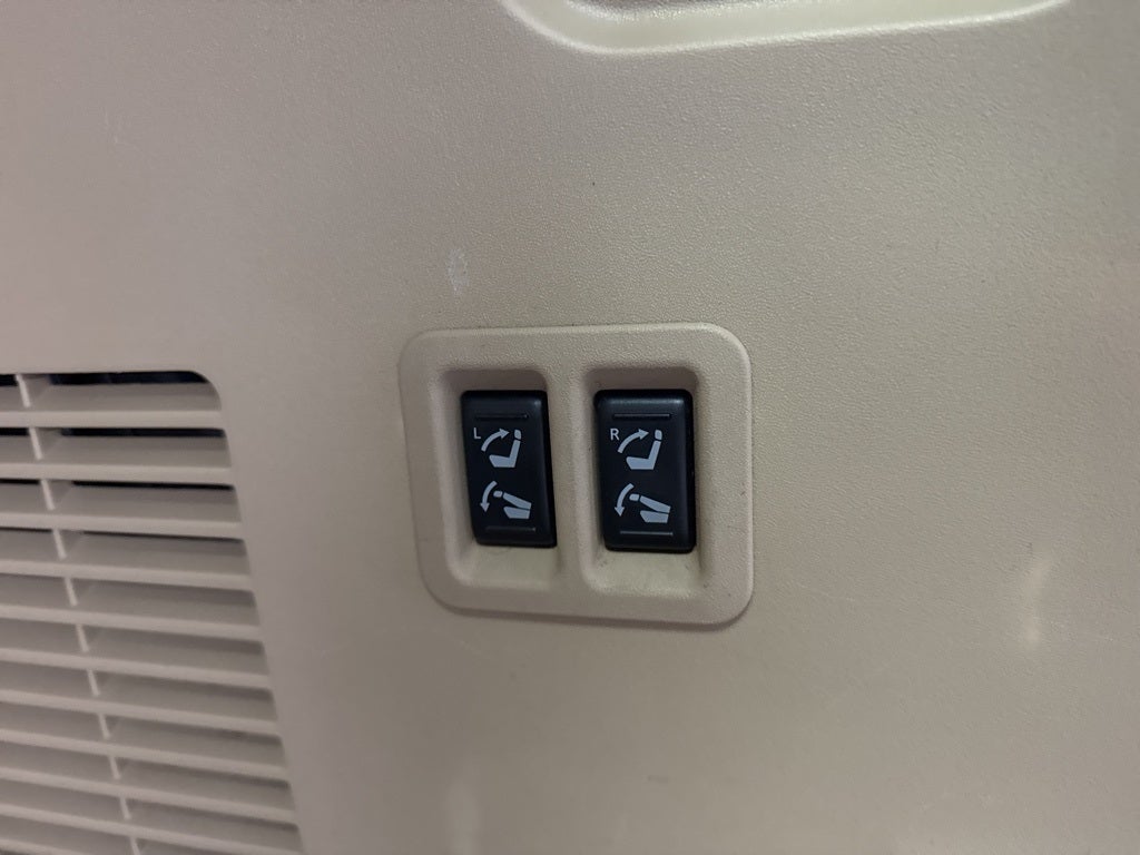 2015 Nissan Armada SL w/ Moonroof