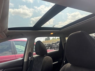 2016 Nissan Rogue SV Premium w/ Nav & Pano Roof