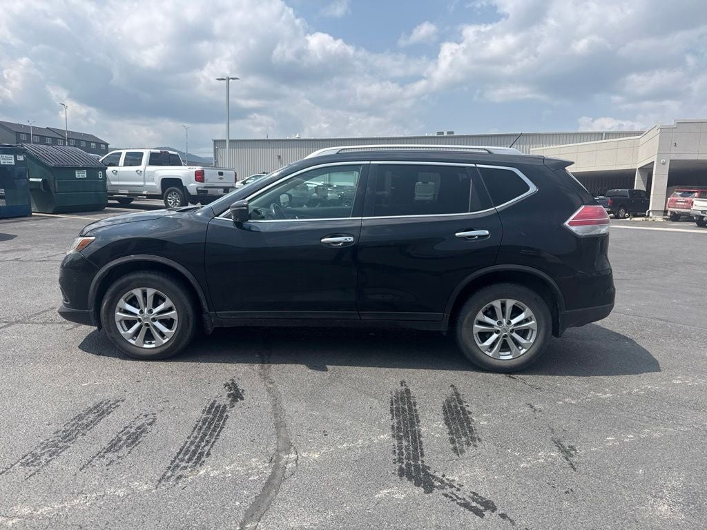 2016 Nissan Rogue SV Premium w/ Nav & Pano Roof