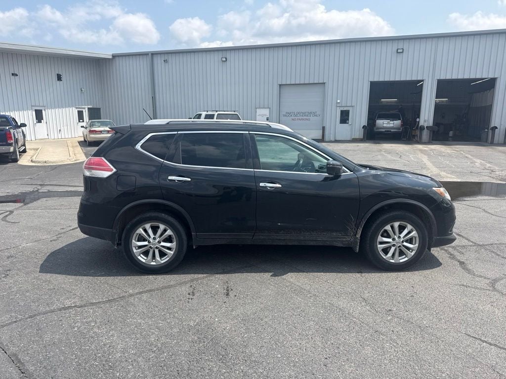 2016 Nissan Rogue SV Premium w/ Nav & Pano Roof