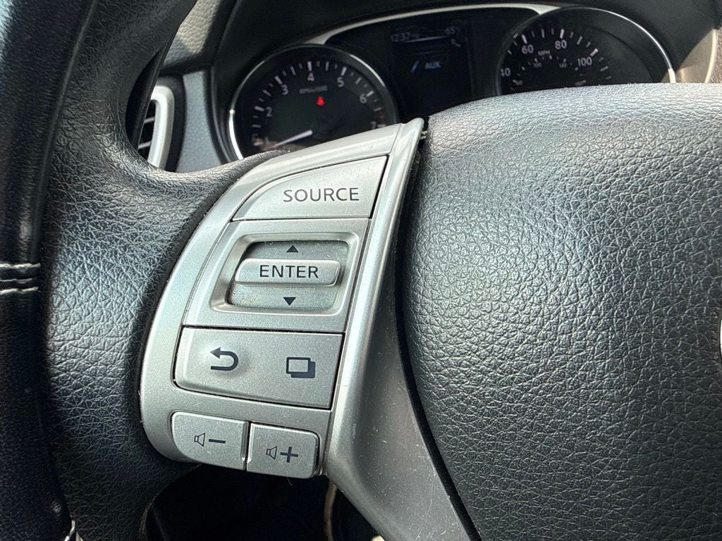 2016 Nissan Rogue SV Premium w/ Nav & Pano Roof