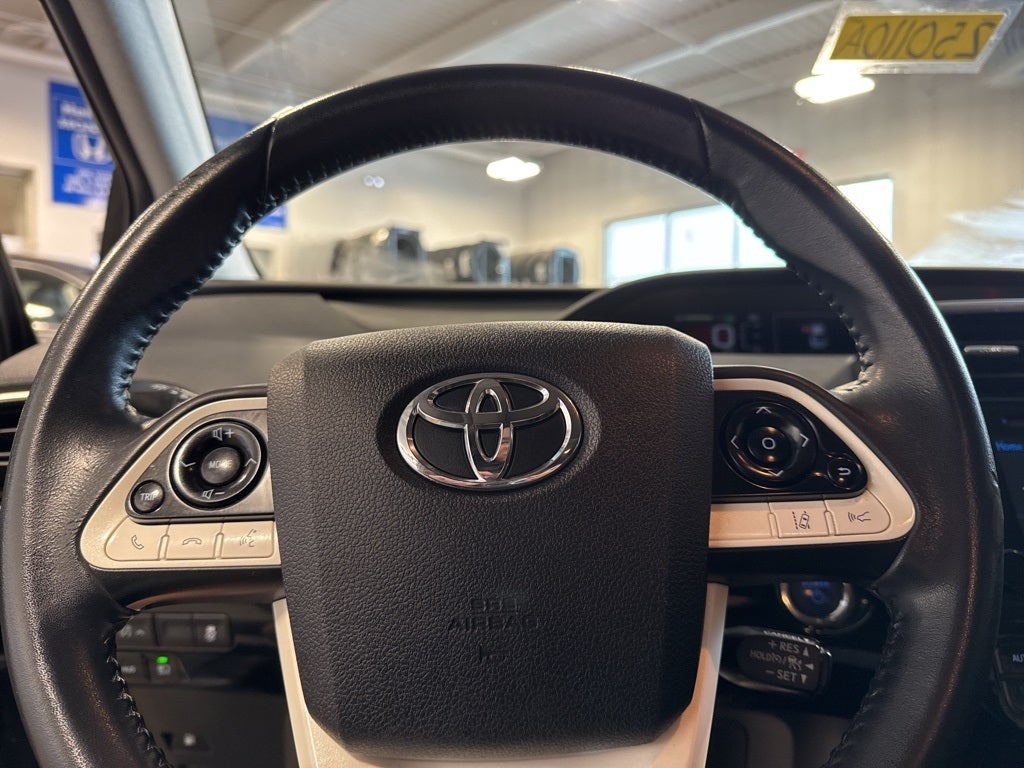 2016 Toyota Prius Three w/ Advanced Technology Pkg