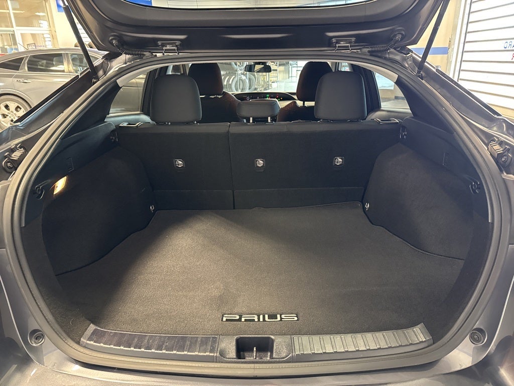 2016 Toyota Prius Three w/ Advanced Technology Pkg