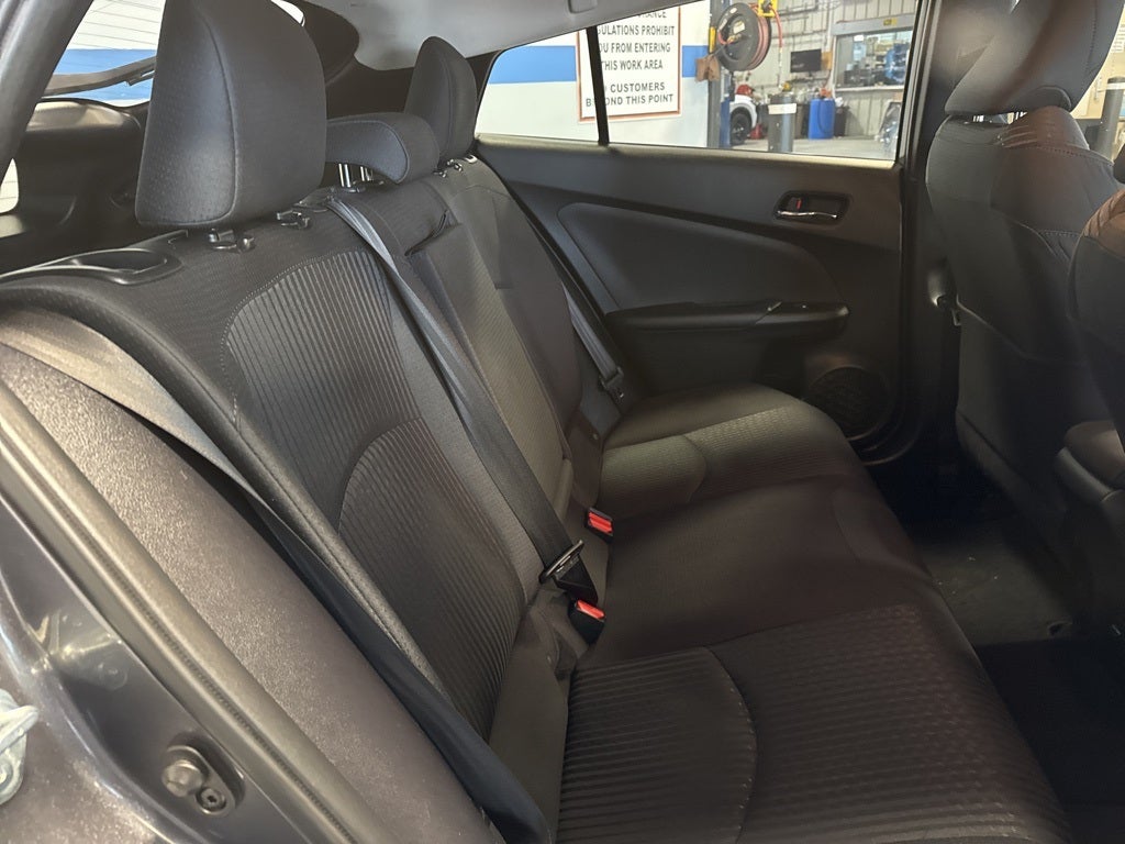 2016 Toyota Prius Three w/ Advanced Technology Pkg