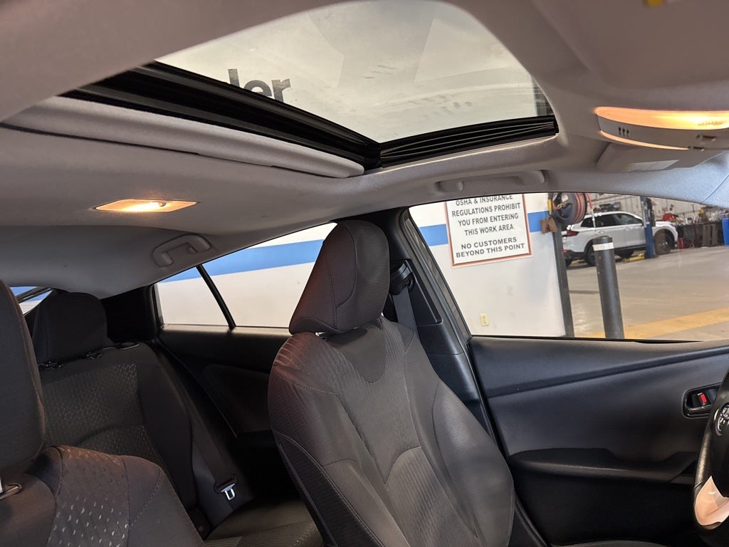 2016 Toyota Prius Three w/ Advanced Technology Pkg