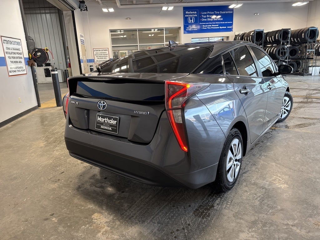 2016 Toyota Prius Three w/ Advanced Technology Pkg
