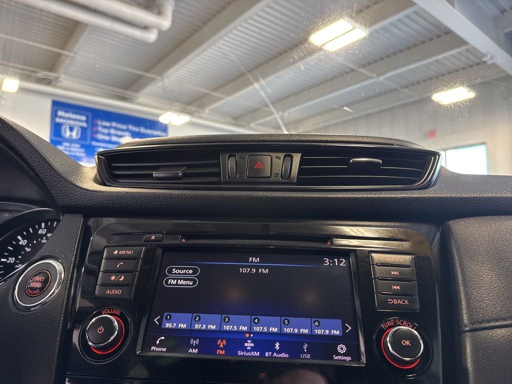 2018 Nissan Rogue SV AWD w/ Heated Seats