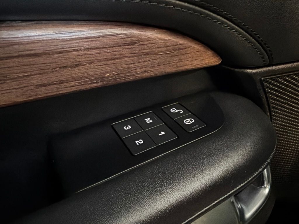 2017 Land Rover Discovery HSE Luxury 7-Passenger