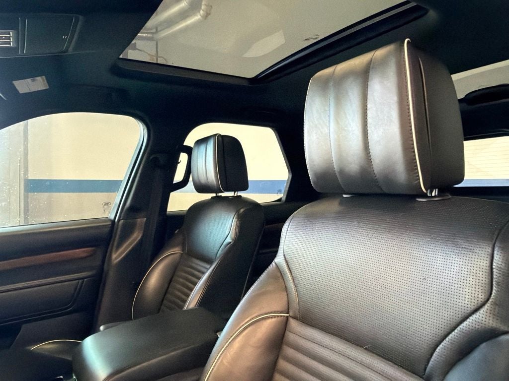 2017 Land Rover Discovery HSE Luxury 7-Passenger