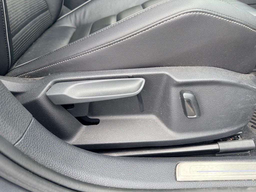 2019 Volkswagen Golf R DCC & Navigation