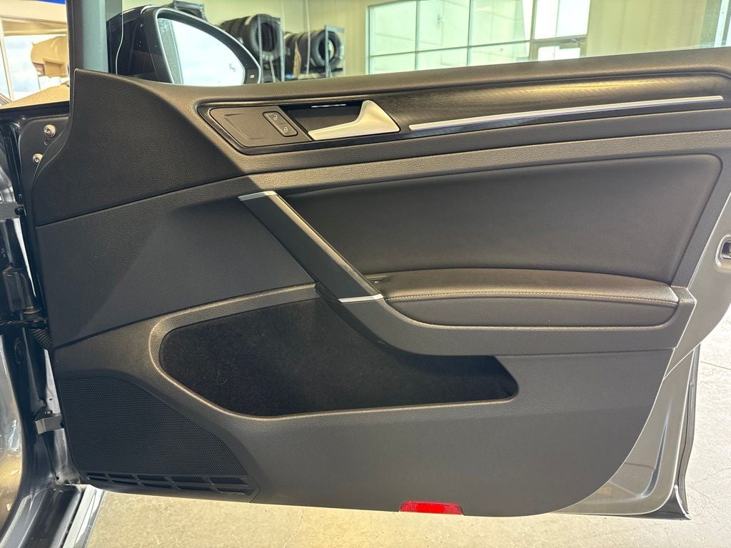 2019 Volkswagen Golf R DCC & Navigation