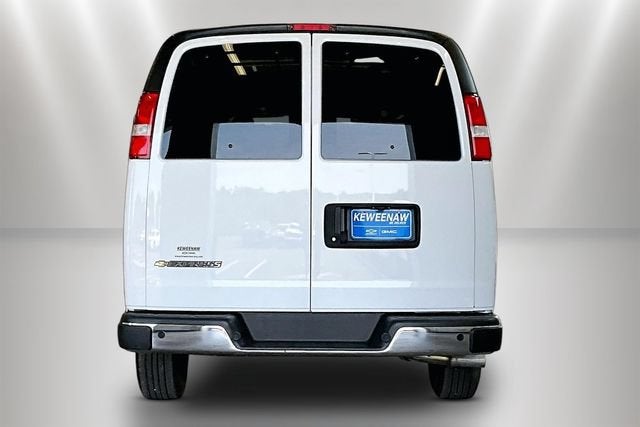 2025 Chevrolet Express Passenger 1LT