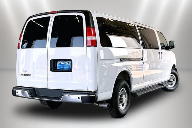 2025 Chevrolet Express Passenger 1LT