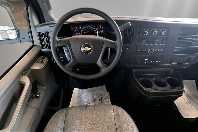 2025 Chevrolet Express Passenger 1LT