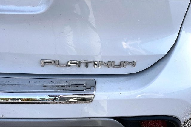 2022 Toyota Highlander Hybrid Platinum